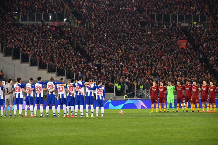 Laga kedua tim diawali dengan penghormatan untuk mendiang Emilio Sala. Para pemain kedua kesebelasan berdoa sejenak untuk pemain Cardiff City tersebut.