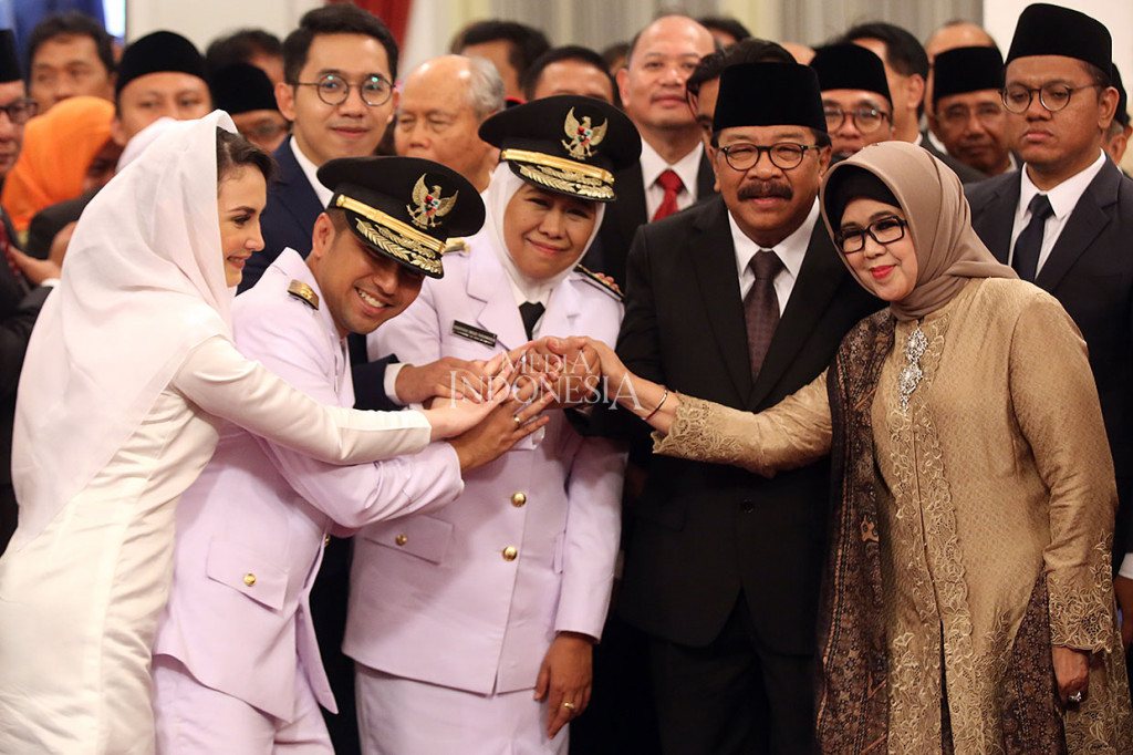 Khofifah dan Emil dilantik sebagai Gubernur-Wagub Jatim menggantikan Soekarwo-Saifullah Yusuf yang berakhir masa jabatannya pada 12 Februari 2019.  Pelantikan Khofifah dan Emil  berdasarkan Surat Keputusan Presiden No. 2/P tahun 2019 tertanggal 8 Januari 2019. 