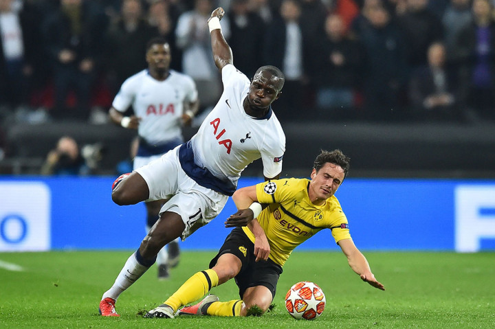 Di babak pertama, Spurs pelan-pelan berusaha menemukan ritme permainannya namun tidak membuat cukup peluang. 