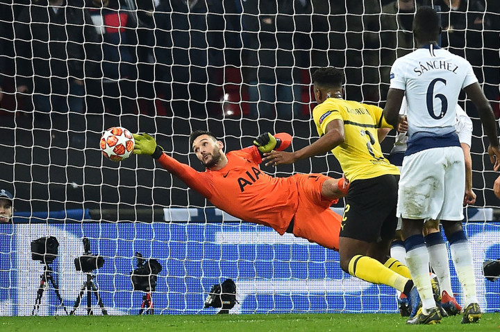 Sementara Dortmund memiliki peluang terbaik lewat sundulan Dan-Axel Zagadou di menit-menit akhir menjelang turun minum, namun masih dapat ditepis kiper Hugo Lloris. Tidak ada gol yang tercipta hingga babak pertama usai.