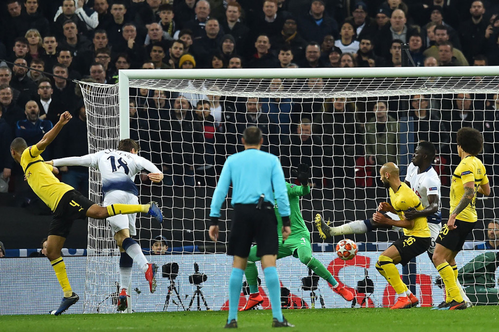 Baru dua menit turun ke lapanangan, Fernando Llorente yang masuk menggantikan Lucas Moura memperlebar keunggulan bagi Spurs menjadi 3-0 pada menit ke-86. Eriksen mengirim umpan yang cantik lewat tendangan pojok yang disambut oleh sundulan Llorente.