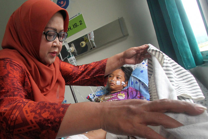 Sementara itu, korban lainnya Khoirul Islami (10) saat ini masih kritis. Dia tengah menjalani perawatan di RSUD Leuwiliang.