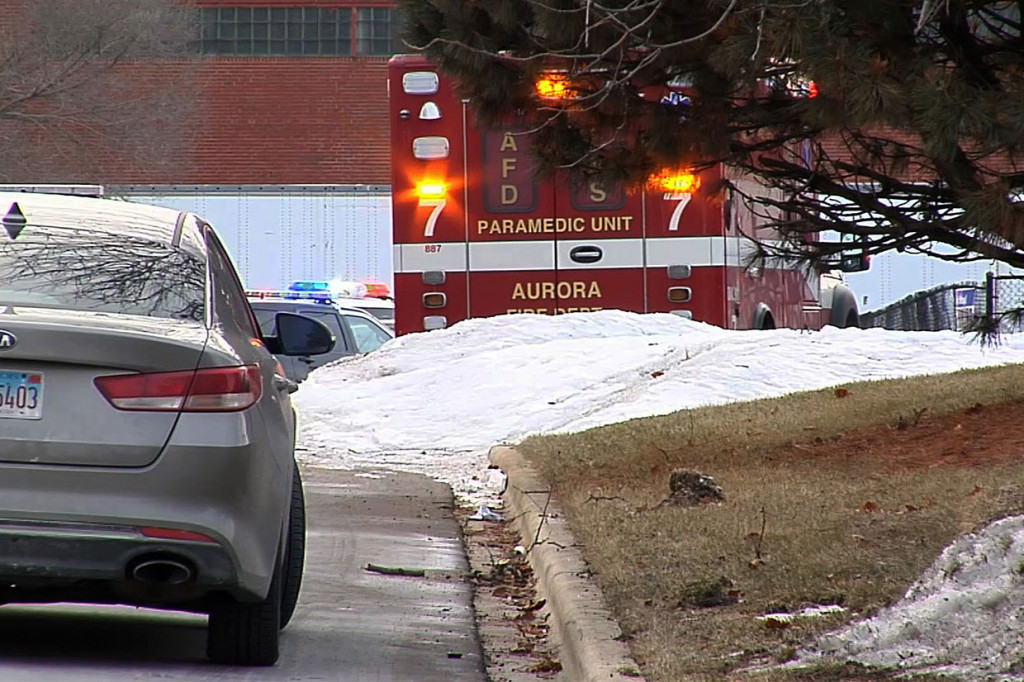 Pelaku juga tewas dalam insiden tersebut. Pria bersenjata itu telah diidentifikasi sebagai Gary Martin, seorang pria berusia 45 tahun yang diyakini sebagai karyawan di perusahaan tersebut. 
