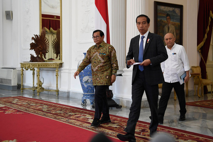 Ketika ditanya apakah dirinya sudah memaafkan Achmad Zaky, Jokowi mengatakan tadi sudah bertemu. 