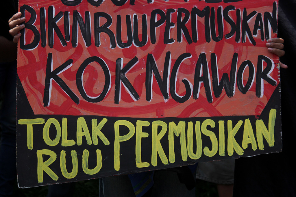 Dalam aksi tersebut mereka menuntut agar DPR mencabut RUU Permusikan dari program legislasi nasional serta menuntut optimalisasi dan revitalisasi Dewan Kesenian di daerah agar mampu mengayomi seluruh masyarakat seni di Indonesia. Antara Foto/Moch Asim