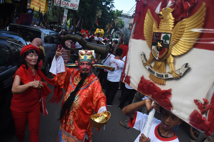 Warga Tionghoa mengikuti Karnaval Cap Go Meh di kawasan Cideng, Jakarta. Antara Foto/Indrianto Eko Suwarso