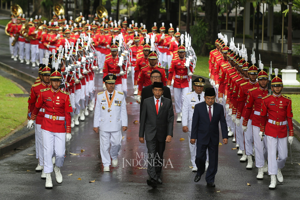 Sebelum dilantik, Syamsuar diberikan petikan Keppres dan kirab dari Istana Merdeka.