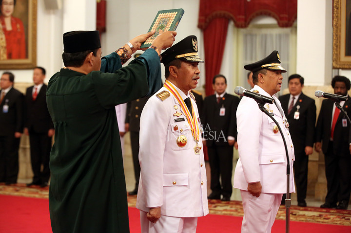 Presiden Joko Widodo atau Jokowi melantik Syamsuar-Edy Natar Nasution sebagai Gubernur dan Wakil Gubernur Riau periode 2019-2024. Sebelumnya, Gubernur Riau dijabat oleh Wan Thamrin. Dia menggantikan Arsyadjuli Andi Rachman yang memilih mundur dari jabatannya setelah kalah di Pilgub Riau dan memutuskan maju menjadi caleg di Pileg 2019.