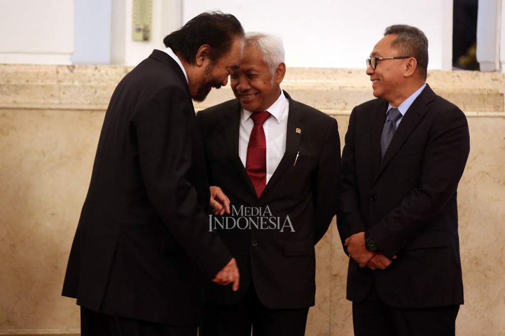 Turut hadir dalam acara ini Wakil Presiden Jusuf Kalla (JK), Mensesneg Pratikno, Seskab Pramono Anung, Menko Kemaritiman Luhut Pandjaitan, Kapolri Jenderal Tito Karnavian, Ketum NasDem Surya Paloh, Ketum PAN Zulkifli Hasan, dan Wakil Ketua Dewan Pembina Partai Demokrat Agus Hermanto.
