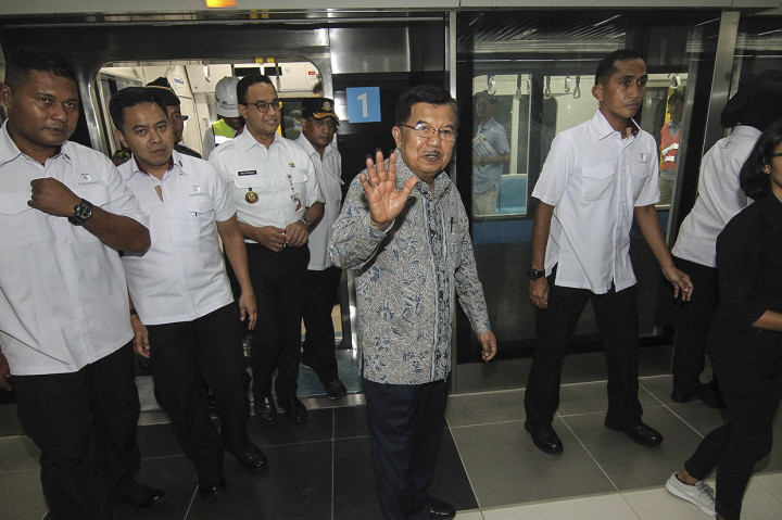 Wakil Presiden Jusuf Kalla mengatakan keberadaan MRT diharapkan dapat mengurangi tingkat kemacetan di Jakarta yang kerugiannya ditaksir mencapai Rp100 triliun.