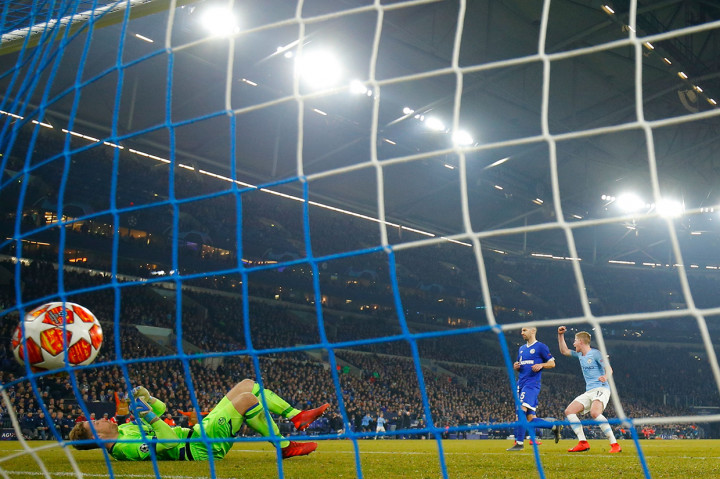 Schalke takluk 2-3 dari Manchester City pada leg pertama babak 16 besar Liga Champions di Stadion Veltin-Arena. Afp Photo/Patrik Stollarz