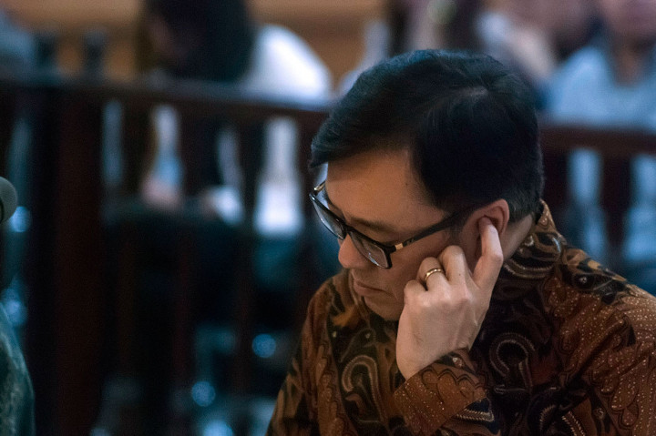 Terdakwa kasus dugaan suap perizinan proyek Meikarta Billy Sindoro termenung saat mendengarkan pembacaan tuntutan pada sidang lanjutan di Pengadilan Tipikor Bandung, Jawa Barat, Kamis, 21 Februari 2019. 