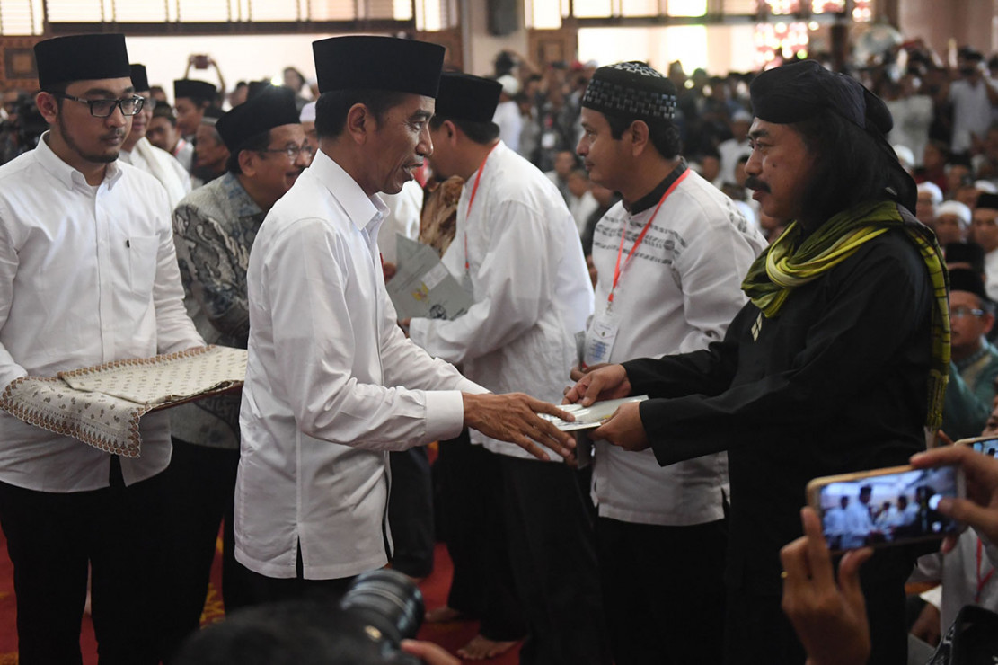 Jokowi Bagikan 351 Sertifikat Tanah Wakaf di Tangsel