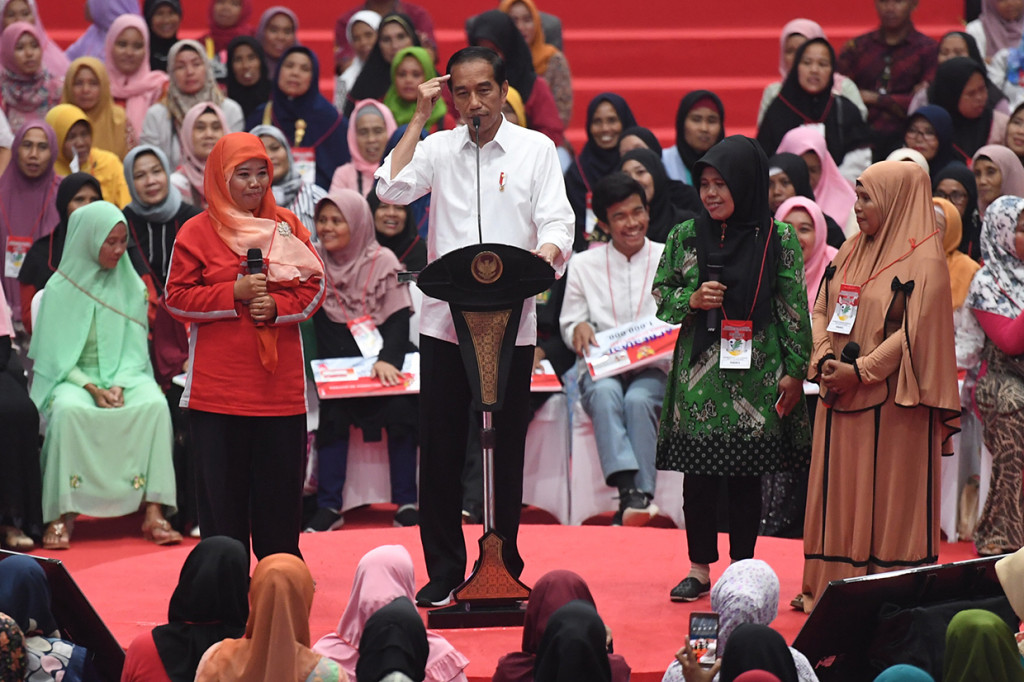 Pemerintah memberikan bantuan sosial PKH kepada 133.312 keluarga dan BPNT kepada 189.990 keluarga senilai Rp185,5 miliar untuk penerima di wilayah Bogor.