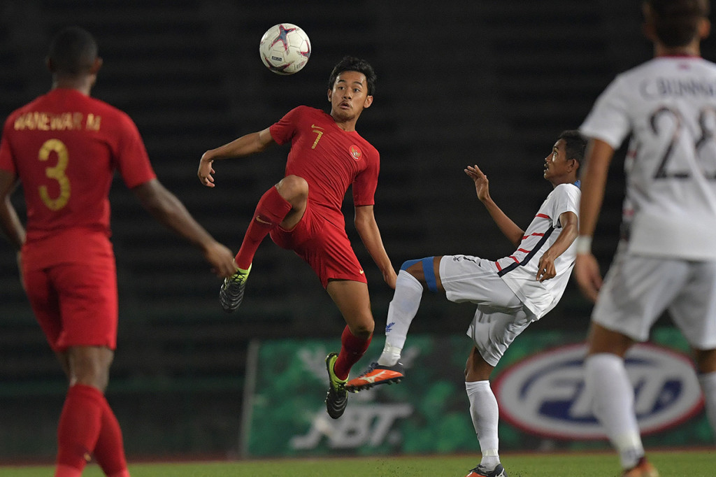 Indonesia mendampingi Kamboja yang terlebih dahulu lolos sebagai juara grup dengan koleksi enam poin.