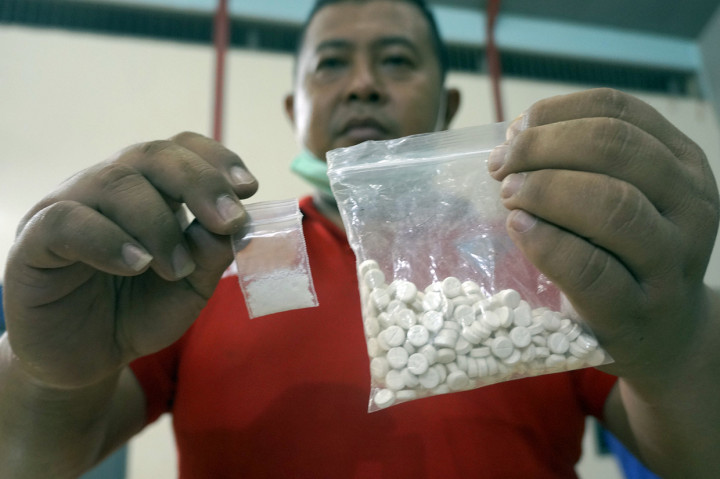 Dalam operasi gabungan pada malam hari itu petugas berhasil menemukan satu paket narkoba jenis sabu, 231 butir psikotropika jenis pil Dobel L, uang tunai Rp1,565 juta, delapan unit telepon genggam dan sembilan warga binaan yang hasil tes urinenya dinyatakan positif mengandung narkoba.