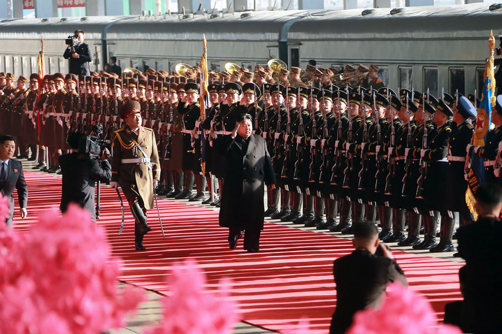 Kereta lapis baja yang ditumpangi Kim telah melesat melintasi Cina sejak berangkat pada Sabtu, 23 Februari 2019, kemarin. Dia meniru almarhum ayah dan kakeknya yang melakukan perjalanan kereta api epik ketika mereka menjadi pemimpin.