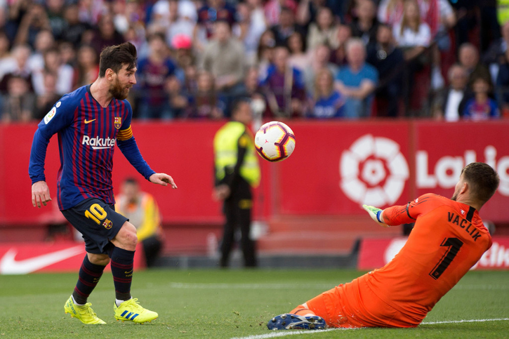 Messi benar-benar menjadi pusat perhatian, setelah mencetak hattrick untuk membawa Barca berbalik unggul 3-2.