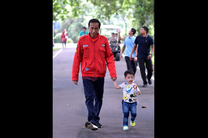 Malam ini, Calon presiden petahana Joko Widodo atau Jokowi, akan menyampaikan pidato bertajuk 'Optimis Indonesia Maju' dalam Konvensi Rakyat di Sentul Internasional Convention Center, Bogor, Jawa Barat. Jokowi bakal menyampaikan pidato politik di hadapan 40.000 kader partai pengusung dan relawan.