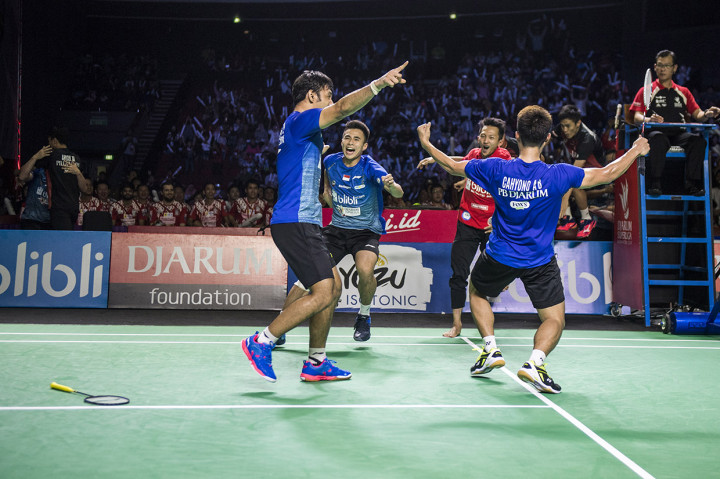 Tim pebulu tangkis Djarum Kudus merayakan kemenangan setelah mengalahkan tim Musica Trinity dalam laga Final Djarum Superliga Badminton 2019 di Sasana Budaya Ganesha (Sabuga), Bandung, Jawa Barat.