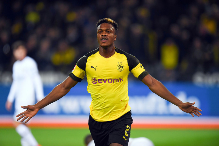 Namun tim tuan rumah berhasil memecah kebuntuan terlebih dahulu pada menit ke-33 lewat Dan-Axel Zagadou menyusul sepak pojok pertama bagi Dortmund yang dilakukan oleh Rapahael Guerreiro.