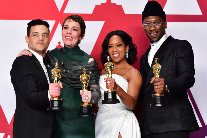 Aktor Rami Malek berpose bersama Aktris Terbaik Piala Oscar 2019 Olivia Colman, Aktris Pendukung Terbaik Regina King ('If Beale Street Could Talk'), dan Aktor Pendukung Terbaik Mahershala Ali ('Green Book').