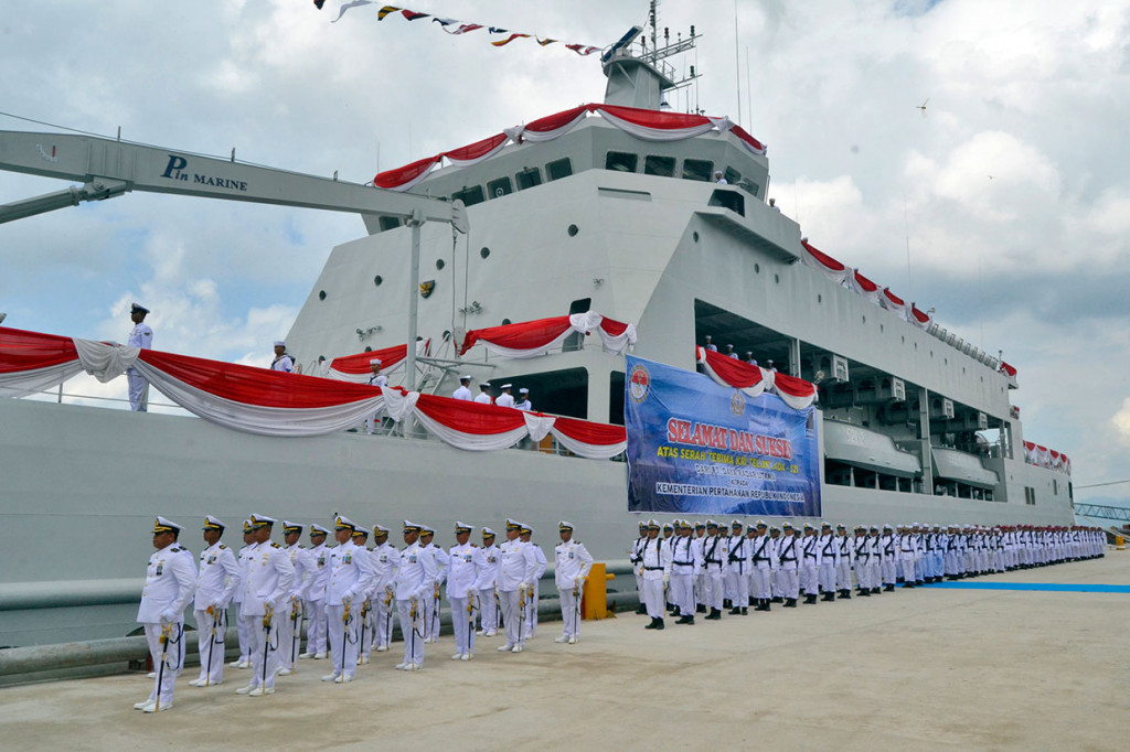 Kapal jenis Landing Ship Tank buatan PT Daya Radar Utama pesanan TNI Angkatan Laut tersebut untuk menambah kekuatan armada laut dalam menjaga Negara Kesatuan Republik Indonesia. Antara Foto/Ardiansyah