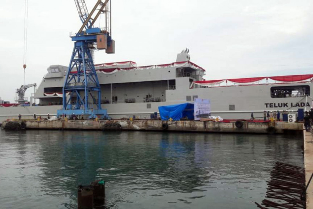 Menhan mengatakan bahwa kepercayaan TNI untuk meningkatkan kemampuan pertahanan nasional dengan menggandeng industri galangan dalam negeri ini harus disambut dengan baik. 