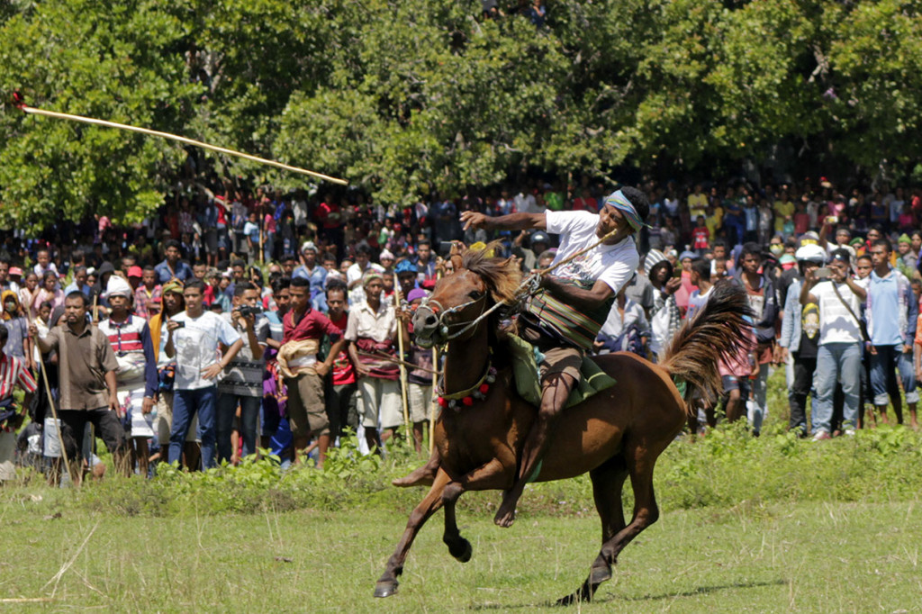 Festival Pasola Wanokaka yang digelar satu tahun sekali itu sebagai bagian dari kegiatan menjaga adat dan tradisi masyarakat Sumba, khususnya Merapu agama asali orang Sumba.
