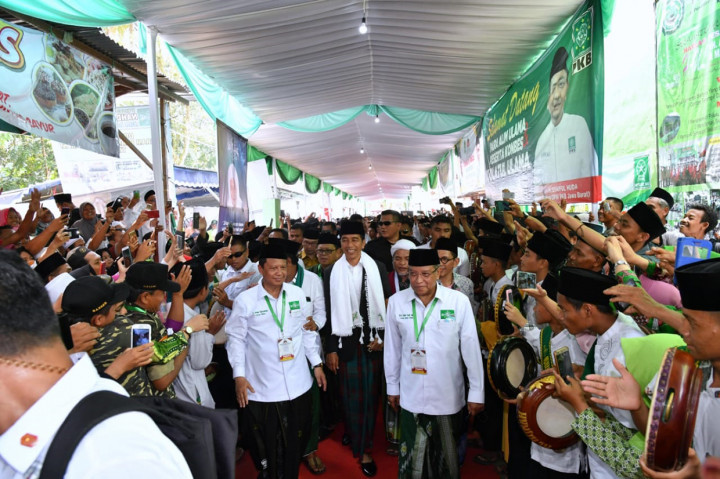 Presiden Joko Widodo membuka Musyawarah Nasional Alim Ulama dan Konferensi Besar Nahdlatul Ulama 2019 di Pondok Pesantren Miftahul Huda Al-Azhar, Citangkolo, Kota Banjar, Jawa Barat. Dok.Istimewa