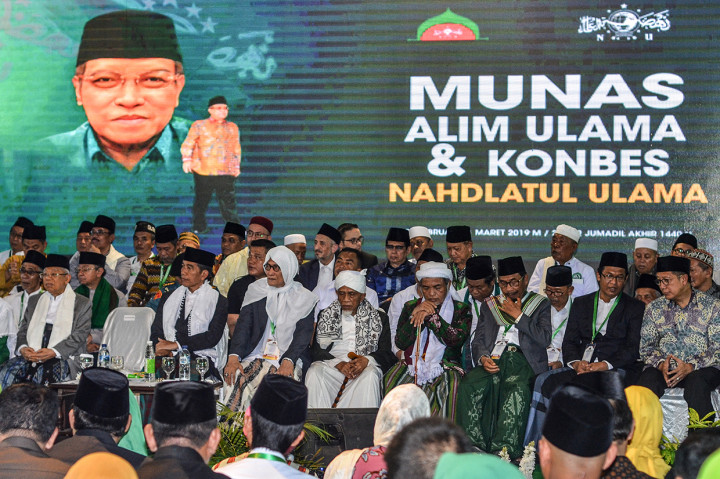 Presiden juga menegaskan persaingan global dalam era industri 4.0 menuntut persiapan sumber daya manusia yang unggul. Karena itu, Jokowi akan mendirikan sedikitnya 1.000 Balai Latihan Kerja (BLK) bagi komunitas pesantren. Antara Foto/Adeng Bustomi