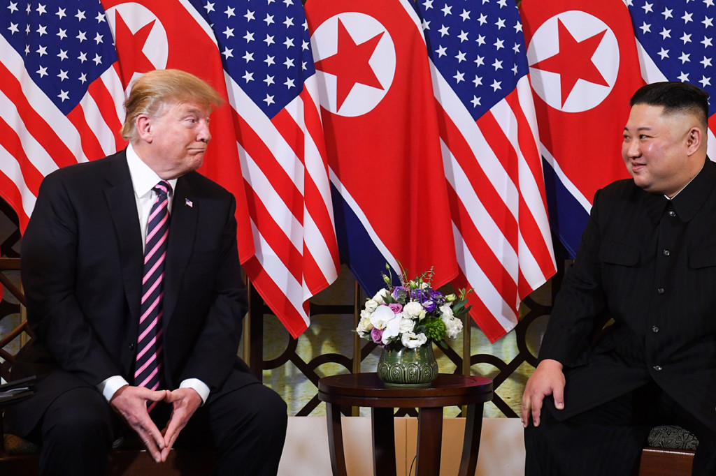 Trump menyatakan pembicaraannya dengan Kim akan sangat sukses. Dia juga menegaskan dirinya 'tidak akan mundur dari denuklirisasi'. Saat ditanya apakah akan ada deklarasi mengakhiri Perang Korea, seperti diindikasikan sebelumnya, Trump menjawab: