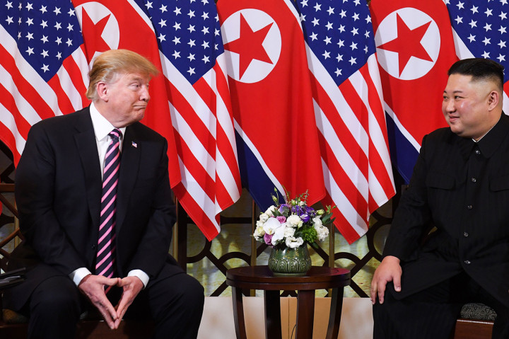 Trump menyatakan pembicaraannya dengan Kim akan sangat sukses. Dia juga menegaskan dirinya 'tidak akan mundur dari denuklirisasi'. Saat ditanya apakah akan ada deklarasi mengakhiri Perang Korea, seperti diindikasikan sebelumnya, Trump menjawab:
