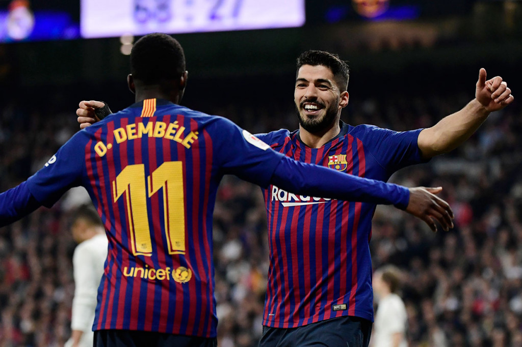 Baru lima menit mulai paruh kedua, Barcelona mengejutkan para penonton yang memadati Stadion Santiago Bernabeu malam itu. Suarez menjebol gawang Keylor Navas dengan menyambar bola umpan silang dari Ousmane Dembele.