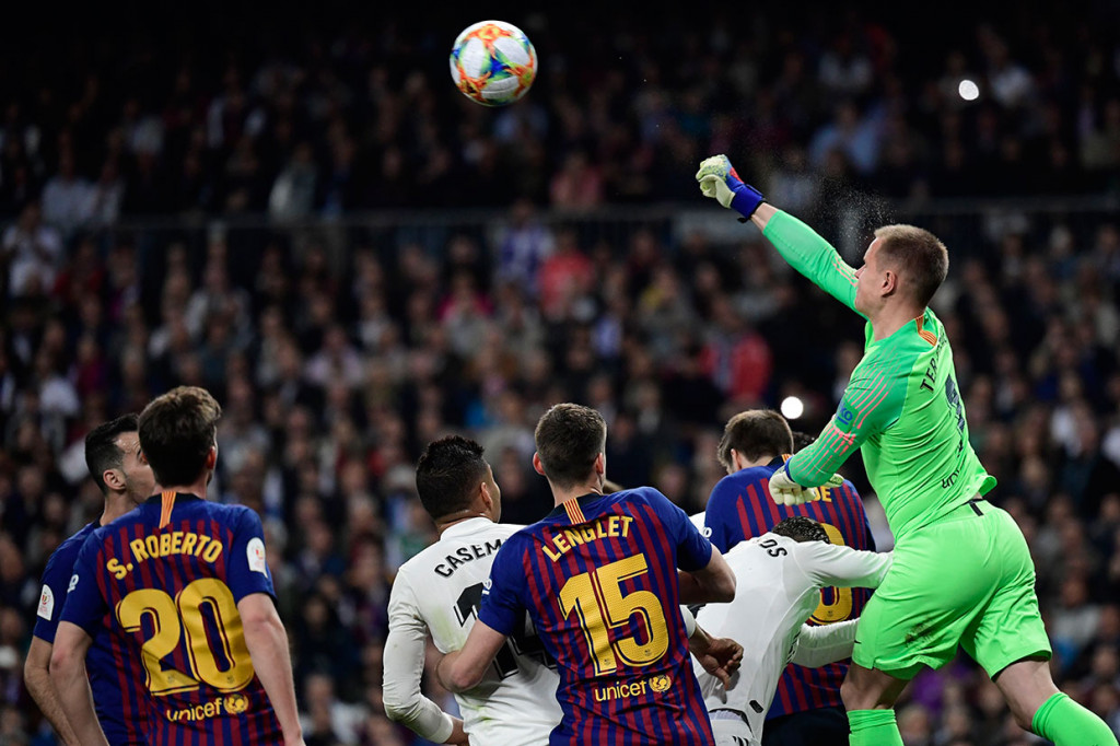 Sisa waktu gagal dimanfaatkan oleh Madrid untuk mencetak satu gol pun malam itu.