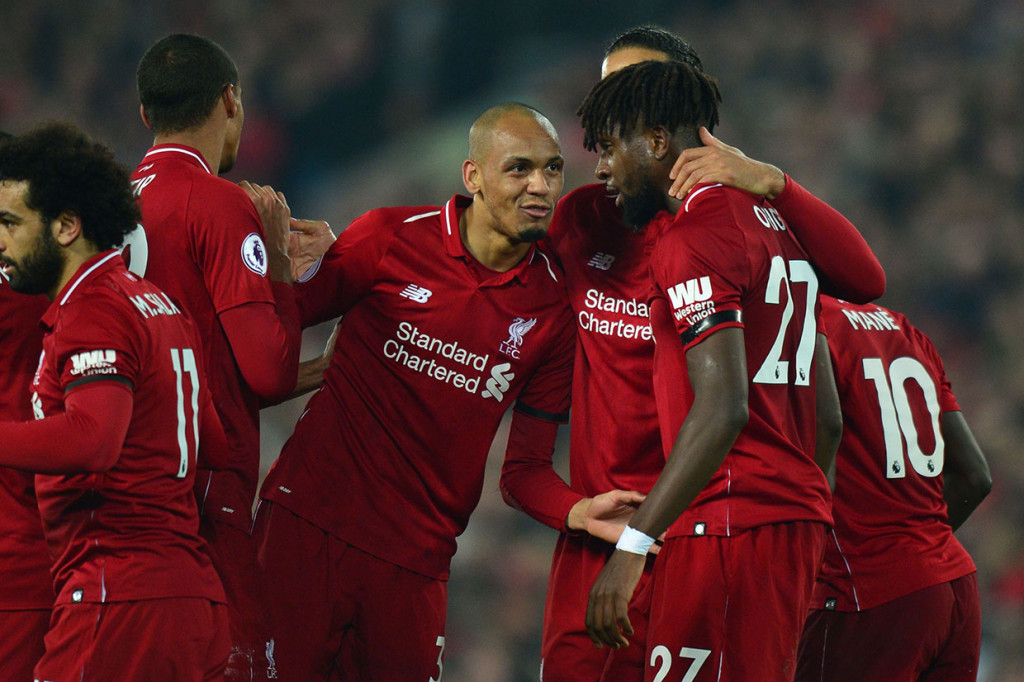 Origi melakukan selebrasi bersama rekan-rekan setimnya.