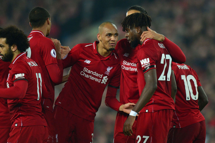 Origi melakukan selebrasi bersama rekan-rekan setimnya.