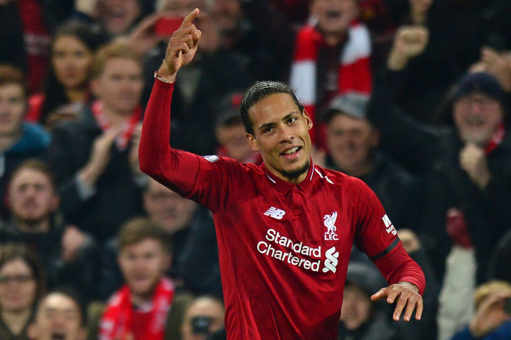 Gaya selebrasi Virgil Van Dijk usai dua kali menjebol gawang Foster.