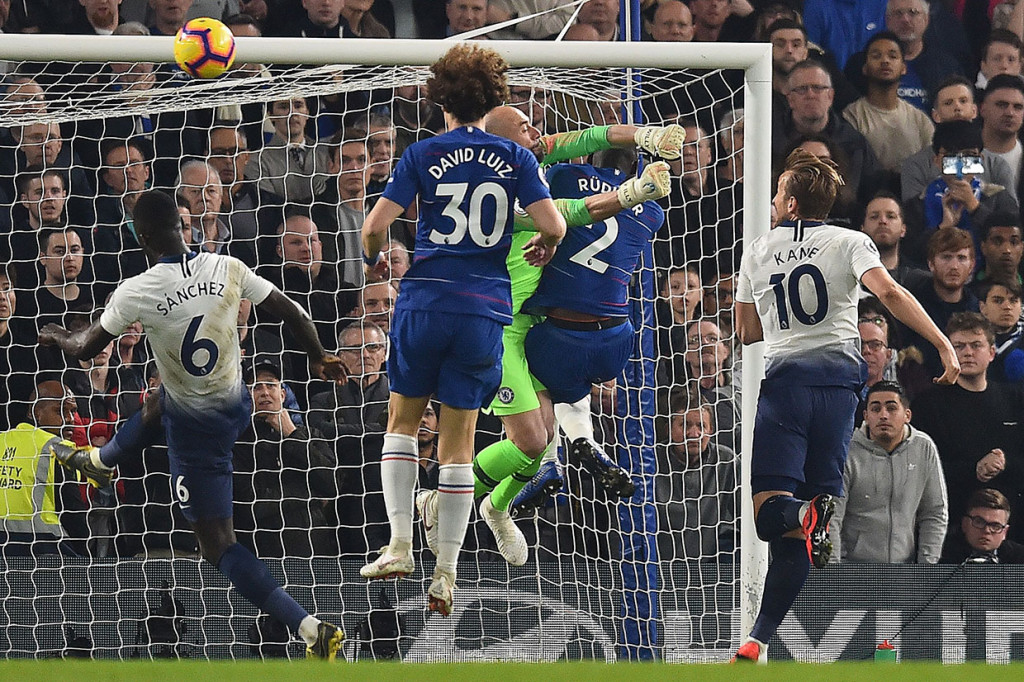 Spurs berusaha membalas, tetapi sayang peluang yang didapat Harry Kane dan Toby Alderweireld masih belum mampu membobol gawang Willy Caballero.