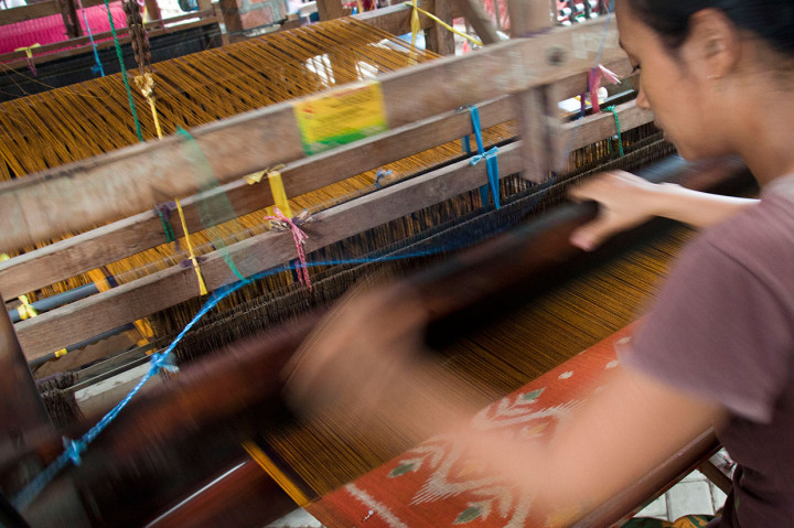 Kain tenun yang dihasilkan mulai dari kain sarung gombyor, kain misris (biasa), semi sutra, hingga sutra. Kain tersebut dibuat berwarna-warni dengan motif Kediren seperti ceplok hingga lung. Kini produk tenun yang di beri label Sinar Barokah sudah dikenal di berbagai daerah hingga luar Pulau Jawa.