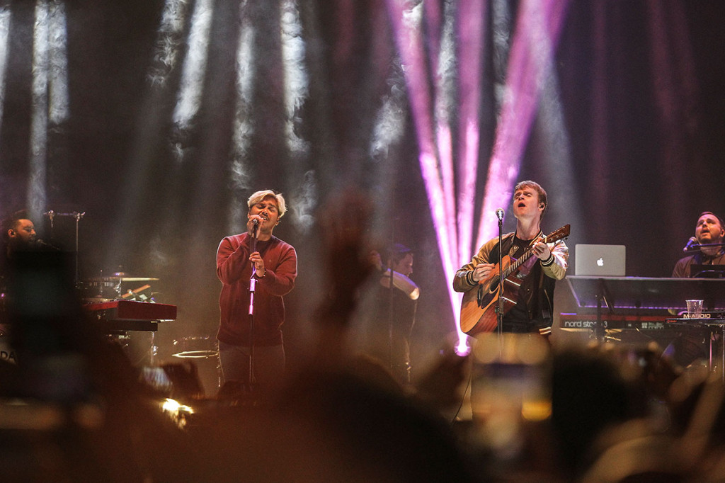 Dalam konsernya yang bertajuk 'The Politics of Living Tour', Kodaline juga berkolaborasi dengan jebolan Indonesian Idol Abdul membawakan lagu 'All I Want'. Penonton pun serentak bernyanyi bersama para idolanya tersebut.