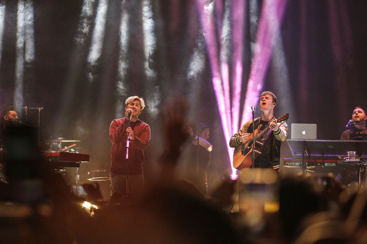 Dalam konsernya yang bertajuk 'The Politics of Living Tour', Kodaline juga berkolaborasi dengan jebolan Indonesian Idol Abdul membawakan lagu 'All I Want'. Penonton pun serentak bernyanyi bersama para idolanya tersebut.