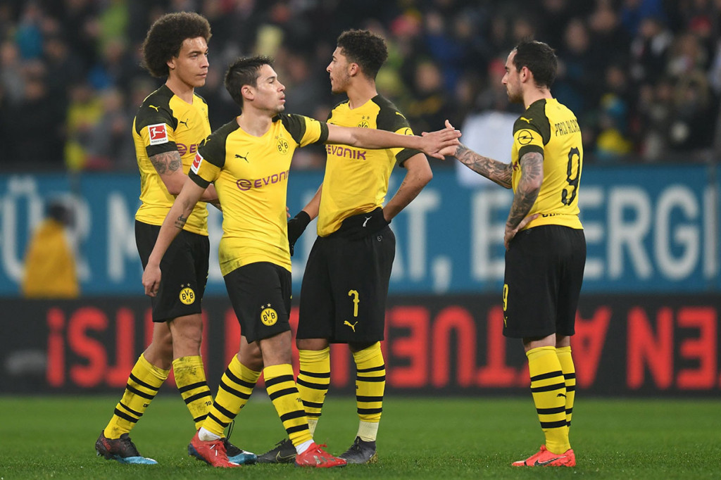 Dortmund berusaha bangkit namun gol mereka baru tercipta pada menit ke-81 saat Paco Alcacer berhasil memanfaatkan umpan Mario Goetze untuk memperkecil ketertinggalan menjadi 1-2.