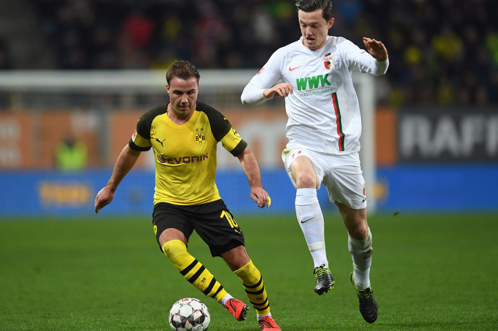 Goetze lantas memperoleh dua peluang di sisa waktu yang ada untuk membuat kedudukan menjadi imbang, namun tembakannya pada menit ke-85 masih membentur barisan pertahanan Augsburg dan sepakannya dari luar kotak penalti berhasil dijinakkan oleh kiper Gregor Kobel. 