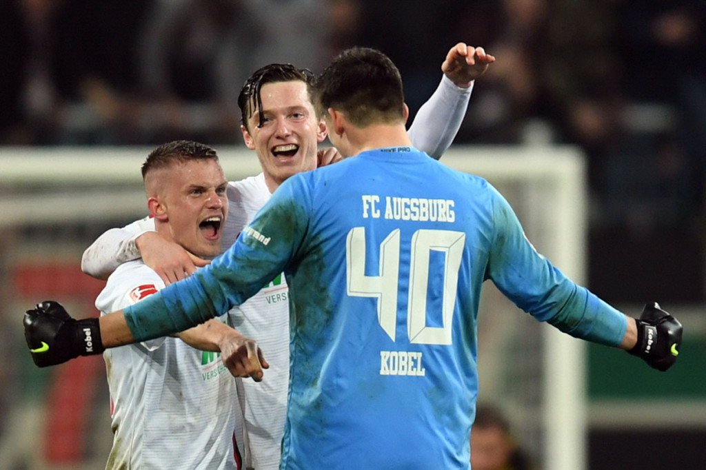 Kedudukan 2-1 bagi Augsburg bertahan hingga wasit Tobias Stieler meniup peluit tanda laga usai, menyisakan kekalahan kedua Dortmund di Liga Jerman musim ini.