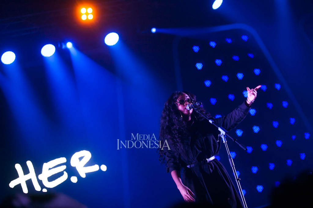 Penyanyi asal Amerika Serikat tersebut membawakan sejumlah di antaranya 'Focus', 'Changes', 'Facts', 'I'm Not OK'.