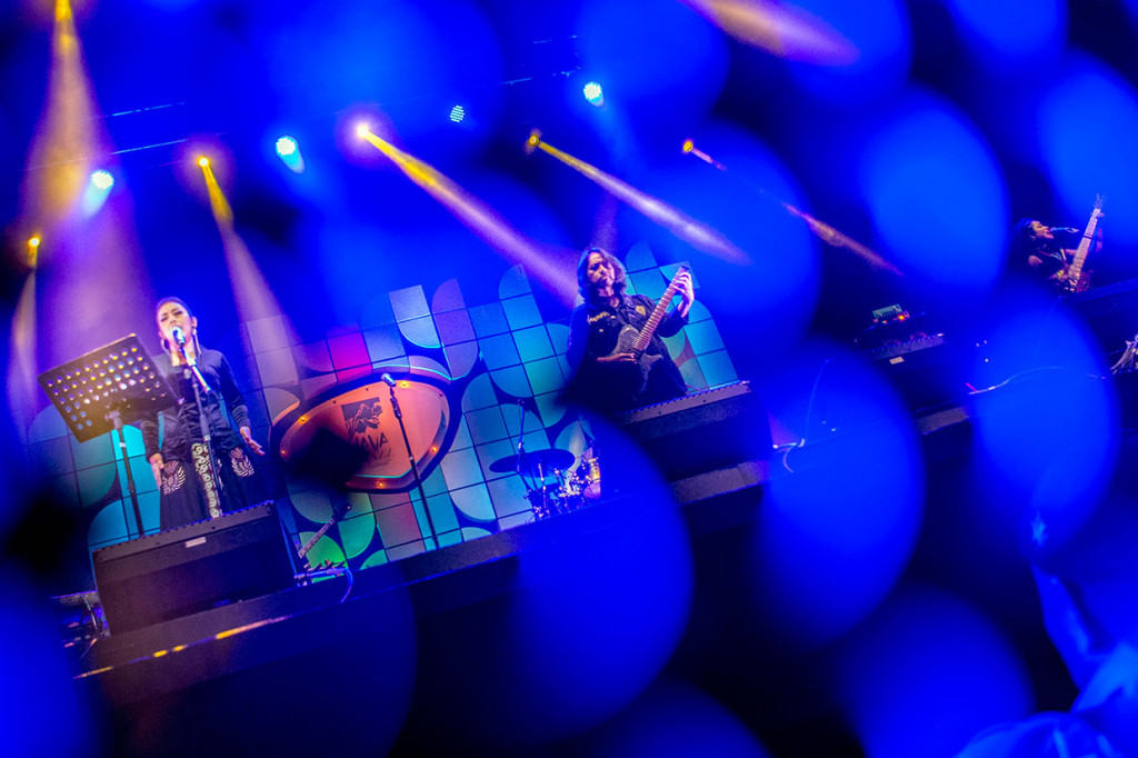 Java Jazz Festival hari pertama juga dimeriahkan kolaborasi gitaris Dewa Budjana, penyanyi Soimah Pancawati, dan bassist Mohini Dey. Antara Foto/Aprillio Akbar