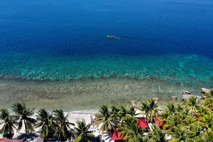 Pemandangan obyek wisata pantai Exotic di Kabupaten Bone Bolango, Gorontalo, Sabtu, 2 Maret 2019.