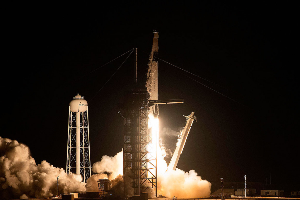 Kapsul astronaut milik SpaceX bernama Crew Dragon siap diluncurkan dengan roket Falcon 9 dari Kennedy Space Center, Florida, Sabtu, 2 Maret 2019. 
