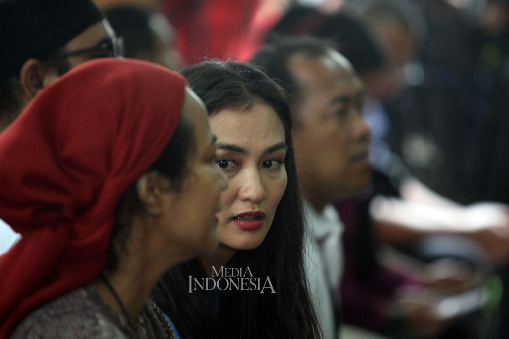 Dalam sidang kali ini Ratna Sarumpaet kembali didampingi putrinya Atiqah Hasiholan. MI/Adam Dwi
